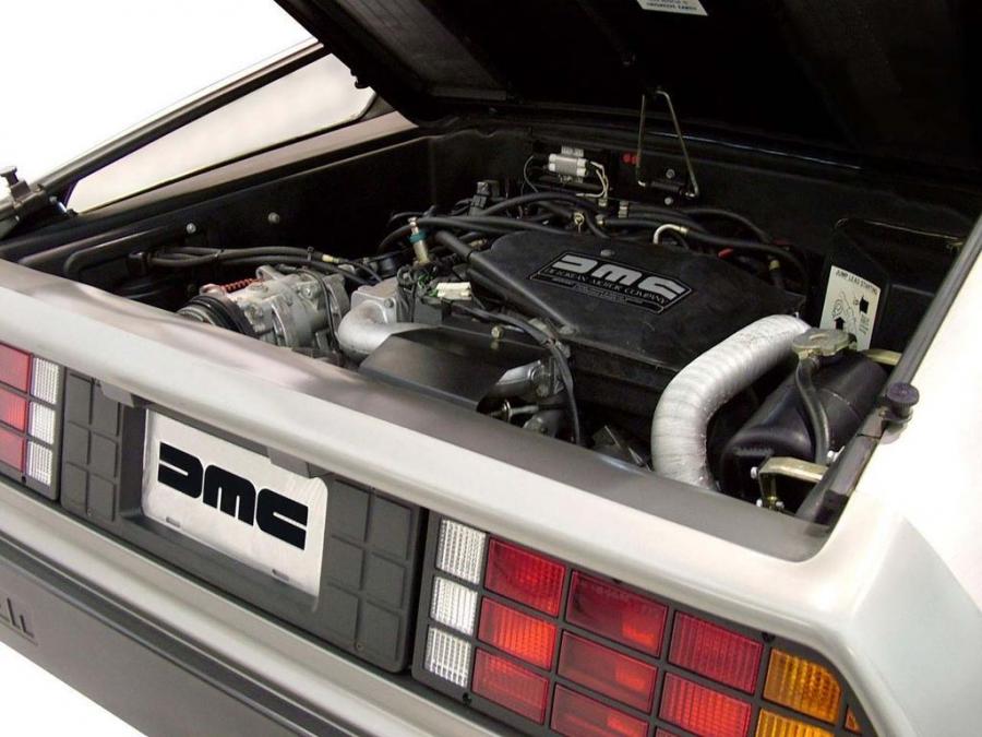 Моторный отсек DeLorean DMC-12 1981 года  (фото 20 из 48)
